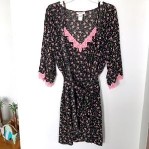 🌸ROBE AND CHAMISE🌸SET PRETTY BLACK W/PINK FLORAL PATTERN BOTH SIZE XL